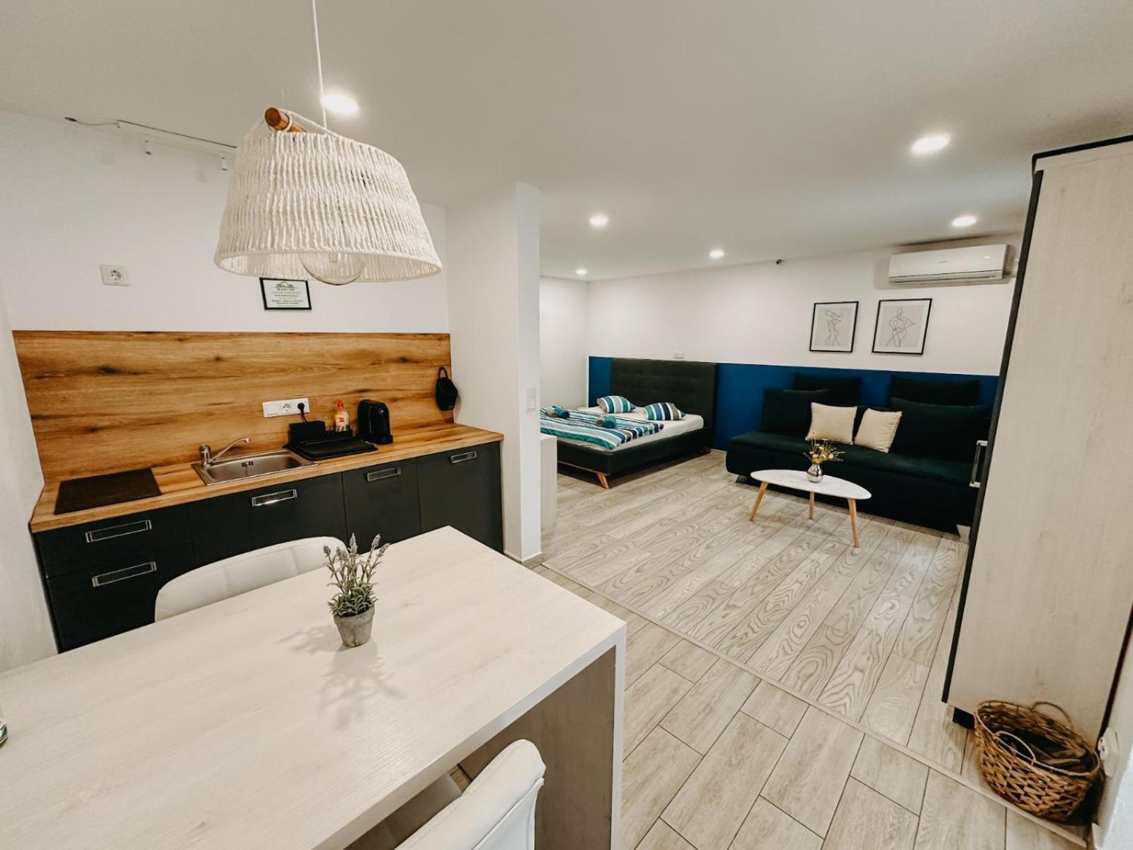 Marcos Apartments Victoriei - Self Check-In レシツァ エクステリア 写真