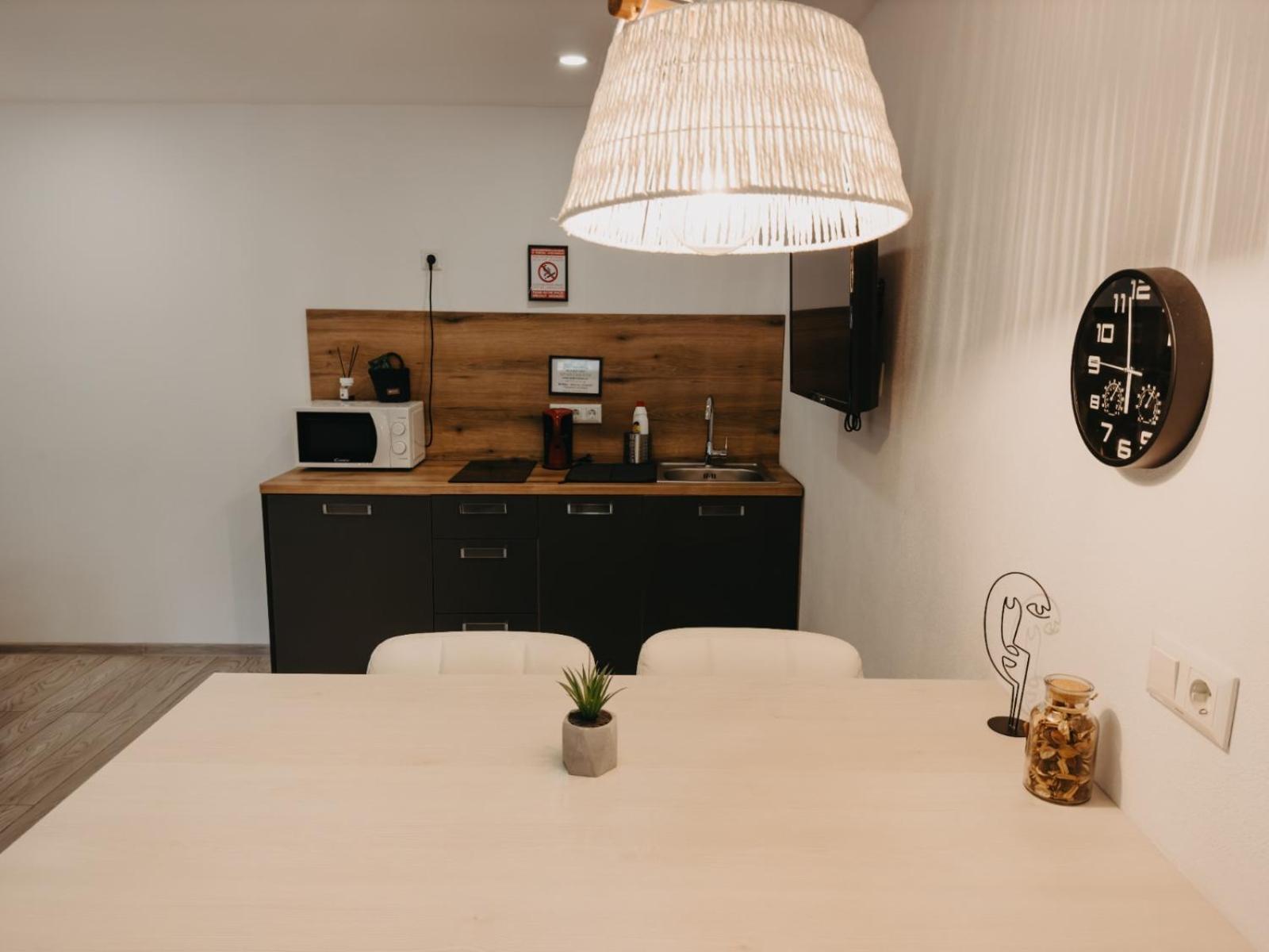 Marcos Apartments Victoriei - Self Check-In レシツァ エクステリア 写真